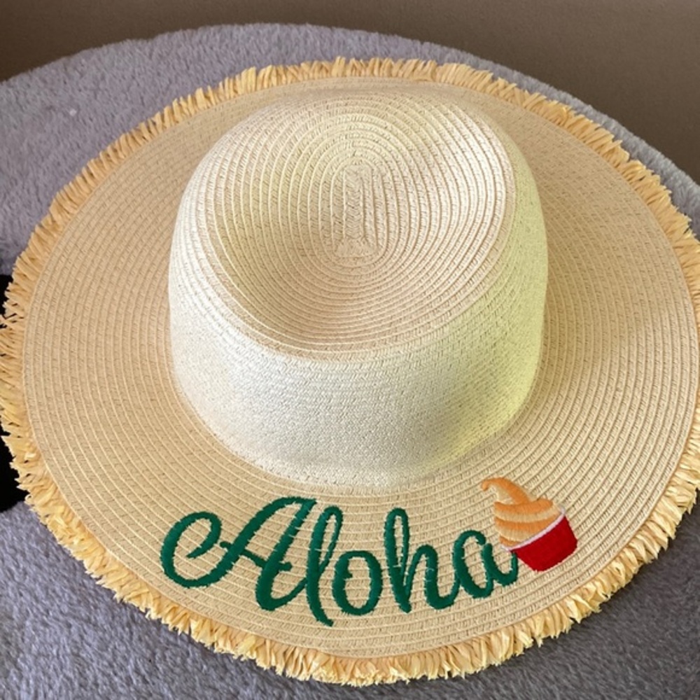 Disney “aloha” straw beach hat NWT